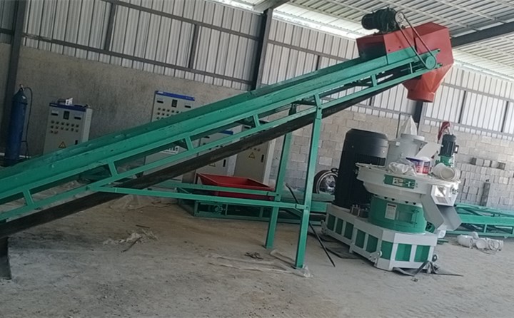 玉米秸稈顆粒機現(xiàn)場安裝調(diào)試.jpg 玉米秸稈顆粒機現(xiàn)場安裝調(diào)試.jpg