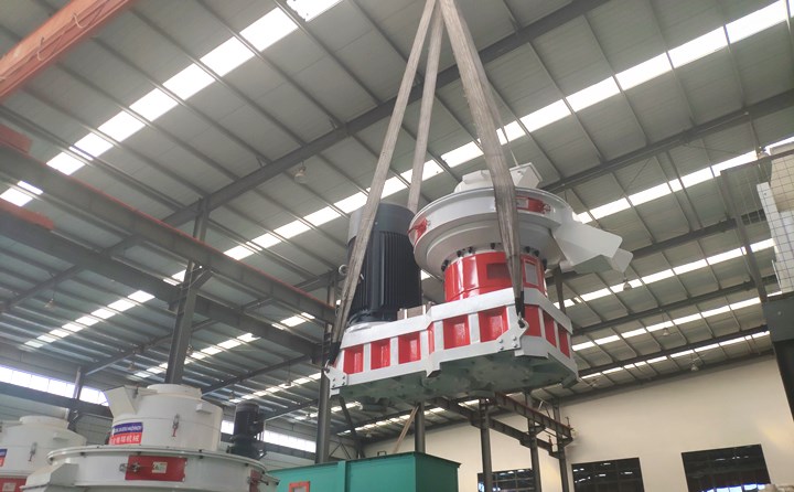 木屑顆粒機裝車中.jpg 木屑顆粒機裝車中.jpg