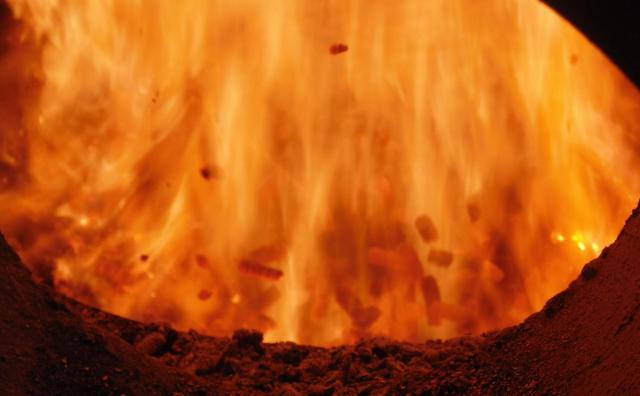 燃燒的顆粒.jpg 燃燒的顆粒.jpg