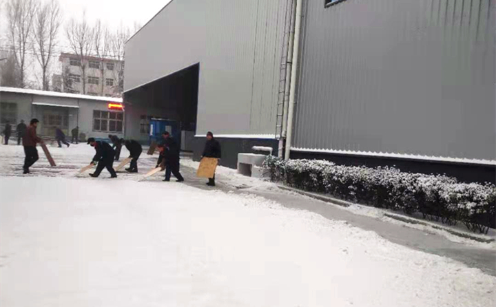 最美掃雪人.jpg 最美掃雪人.jpg