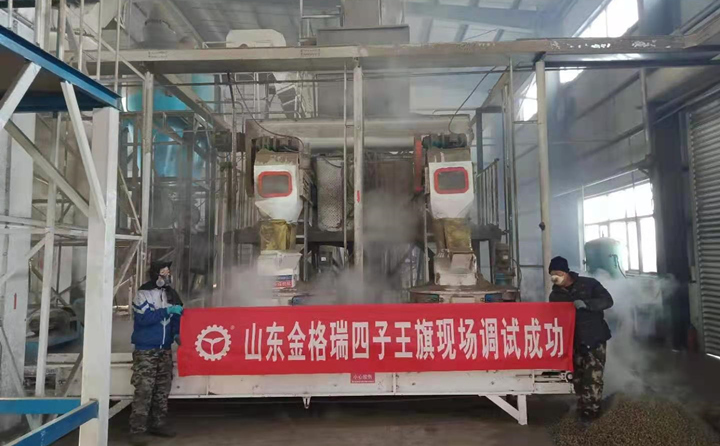 四子王旗顆粒機(jī)調(diào)試成功.jpg 四子王旗顆粒機(jī)調(diào)試成功.jpg