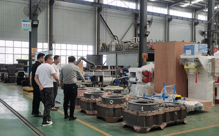 考察顆粒機加工過程.jpg 考察顆粒機加工過程.jpg