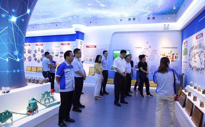 山東金格瑞機(jī)械有限公司,是一家專業(yè)從事生物質(zhì)燃料顆粒設(shè)備,有機(jī)肥顆粒設(shè)備飼料設(shè)備的生產(chǎn)廠家.JPG 山東金格瑞機(jī)械有限公司,是一家專業(yè)從事生物質(zhì)燃料顆粒設(shè)備,有機(jī)肥顆粒設(shè)備飼料設(shè)備的生產(chǎn)廠家.JPG