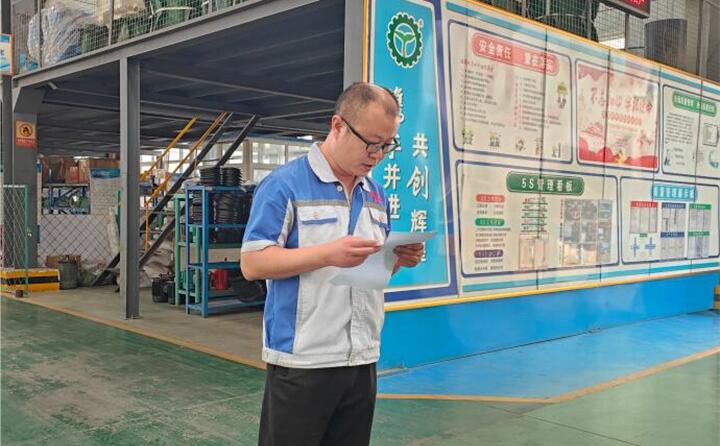 “患生于所忽,禍起于細(xì)微。”安全生產(chǎn)容不得半點松懈,必須警鐘長鳴、長抓不懈。電氣工程師王燦為大家培訓(xùn)電氣安全注意事項、電焊氣割“十不準(zhǔn)”等內(nèi)容。.jpg “患生于所忽,禍起于細(xì)微。”安全生產(chǎn)容不得半點松懈,必須警鐘長鳴、長抓不懈。電氣工程師王燦為大家培訓(xùn)電氣安全注意事項、電焊氣割“十不準(zhǔn)”等內(nèi)容。.jpg