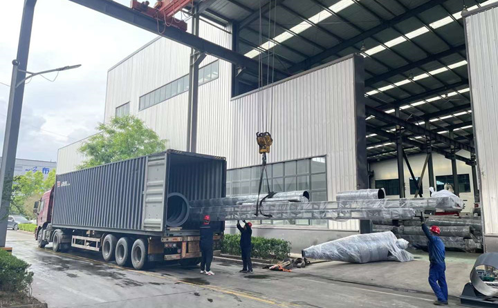 今日木屑顆粒機(jī)生產(chǎn)線出口非洲.jpg 今日木屑顆粒機(jī)生產(chǎn)線出口非洲.jpg