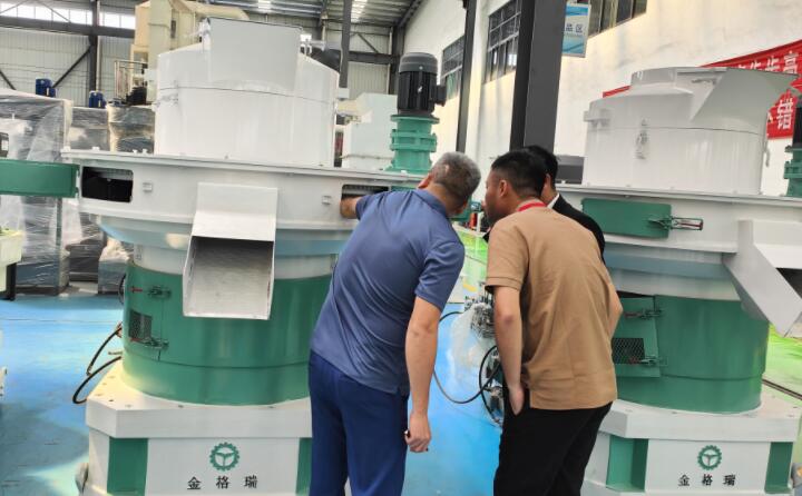 850型號顆粒機(jī)設(shè)備.jpg 850型號顆粒機(jī)設(shè)備.jpg