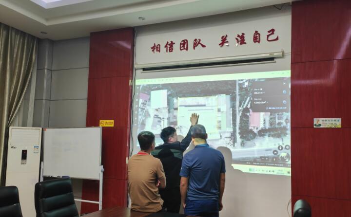 顆粒機(jī)生產(chǎn)線方案講解中.jpg 顆粒機(jī)生產(chǎn)線方案講解中.jpg