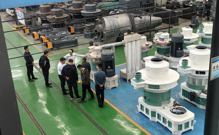 實地考察木屑顆粒機.jpg 實地考察木屑顆粒機.jpg