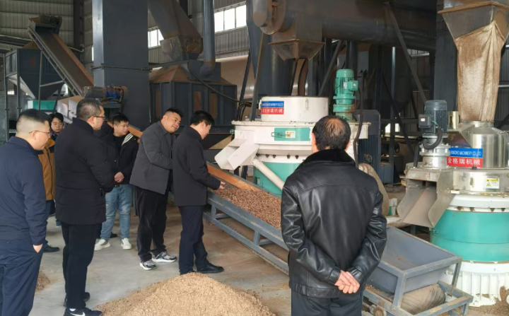 生物質(zhì)顆粒機(jī)設(shè)備調(diào)試成功.png